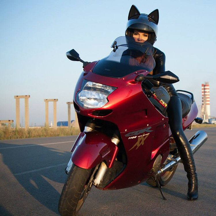 Девушки на мотоциклах: выбираем стильный неко-шлем с ушками | Главносайт