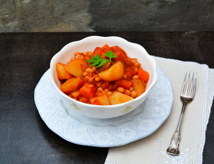 Slow Cooker Potato and Haricot Bean Casserole (vegan crockpot recipe) - Tinned Tomatoes