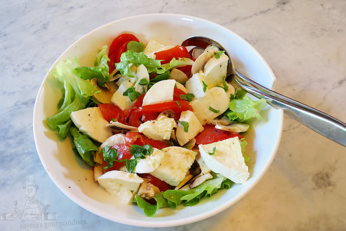 Salade tomate, champignon, mozzarella – Saveurs gourmandises
