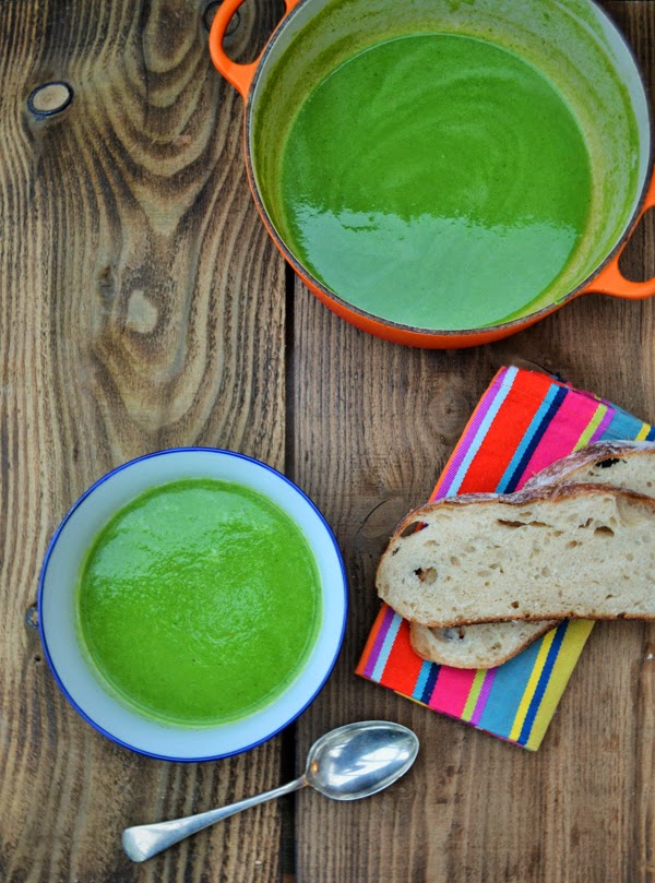 5 Minute Green Smoothie Soup - 5:2 Diet - Tinned Tomatoes