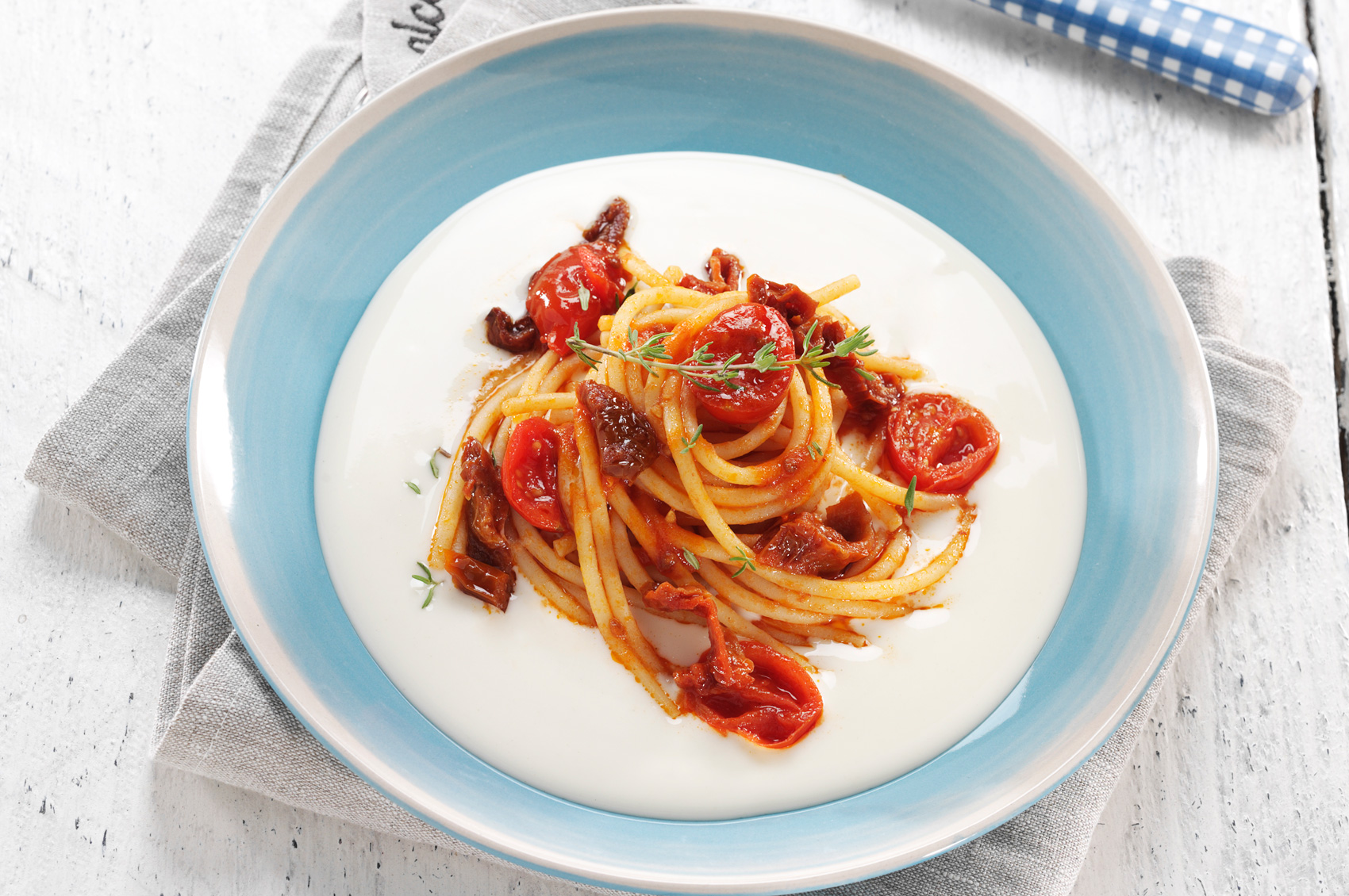 Spaghettoni di Gragnano Alce Nero tiepidi con pomodori - Fatti di Bio