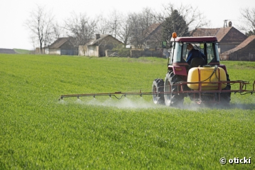 Photo - Epandages de pesticides près des habitations :
