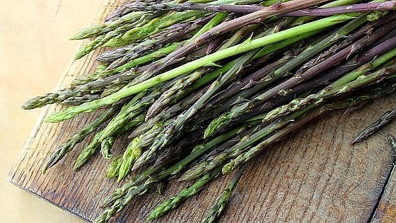 Primavera in tavola: le mille qualità (e i mille usi) degli asparagi selvatici - Repubblica.it