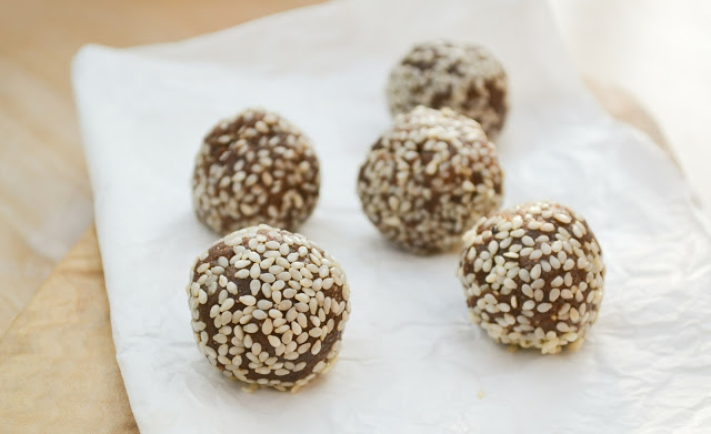 Sticky Toffee Pudding Raw Energy Balls - Tinned Tomatoes