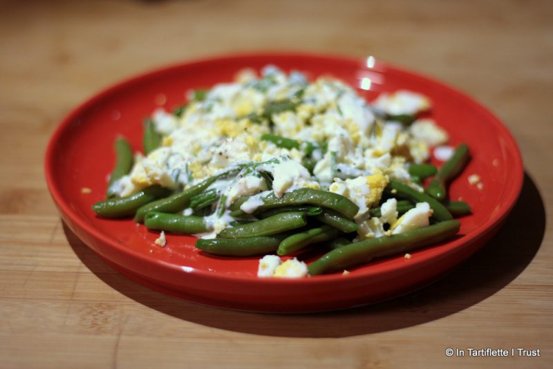 Salade de haricots verts aux œufs durs, crème de ciboulette – In Tartiflette I Trust