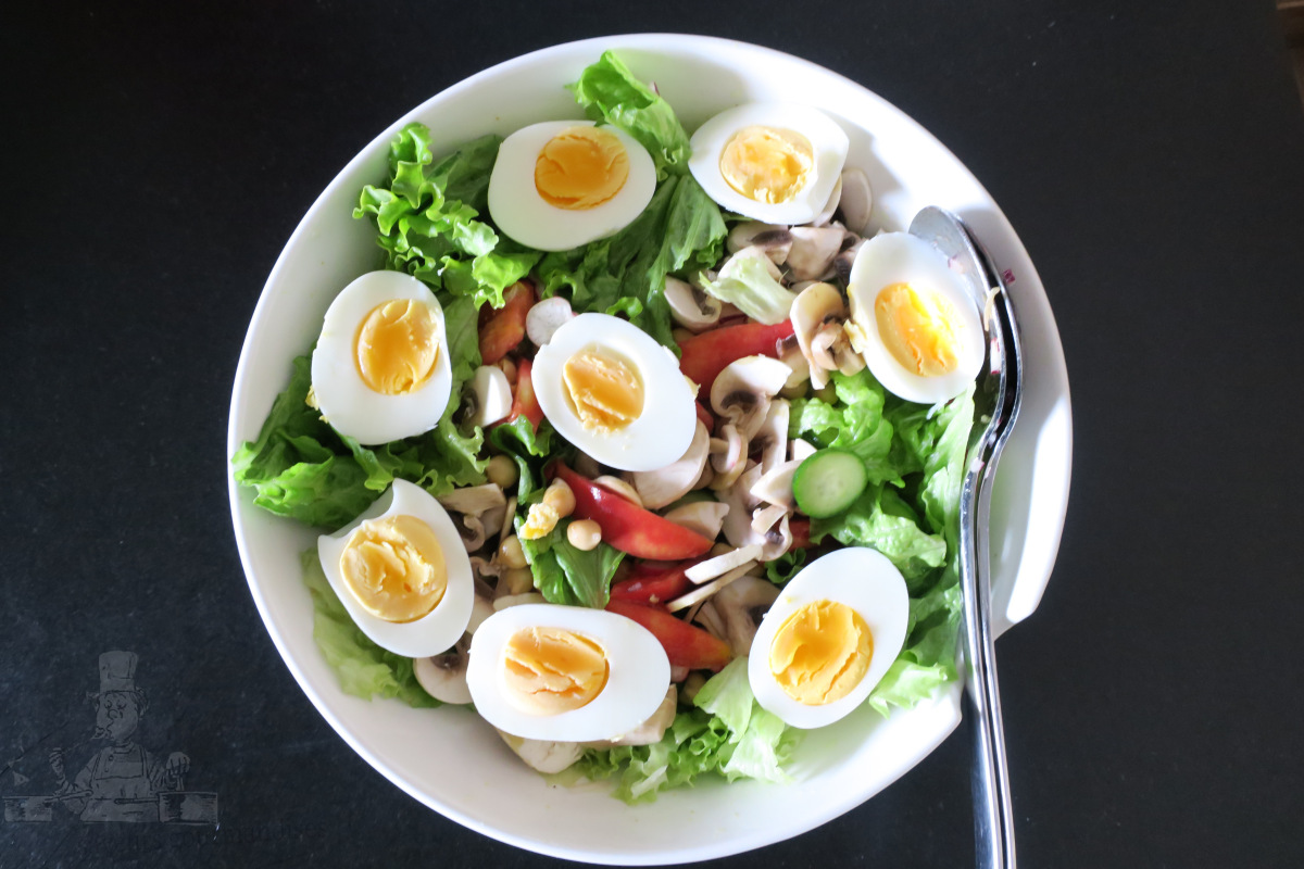 Salade de pois-chiche tomate, champignon, œuf – Saveurs gourmandises