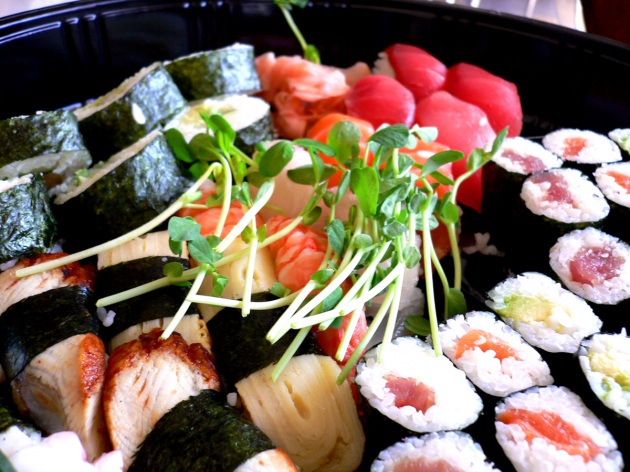 La plastica che inquina i mari trasferisce sostanze ignifughe nel tuo sushi - Focus.it