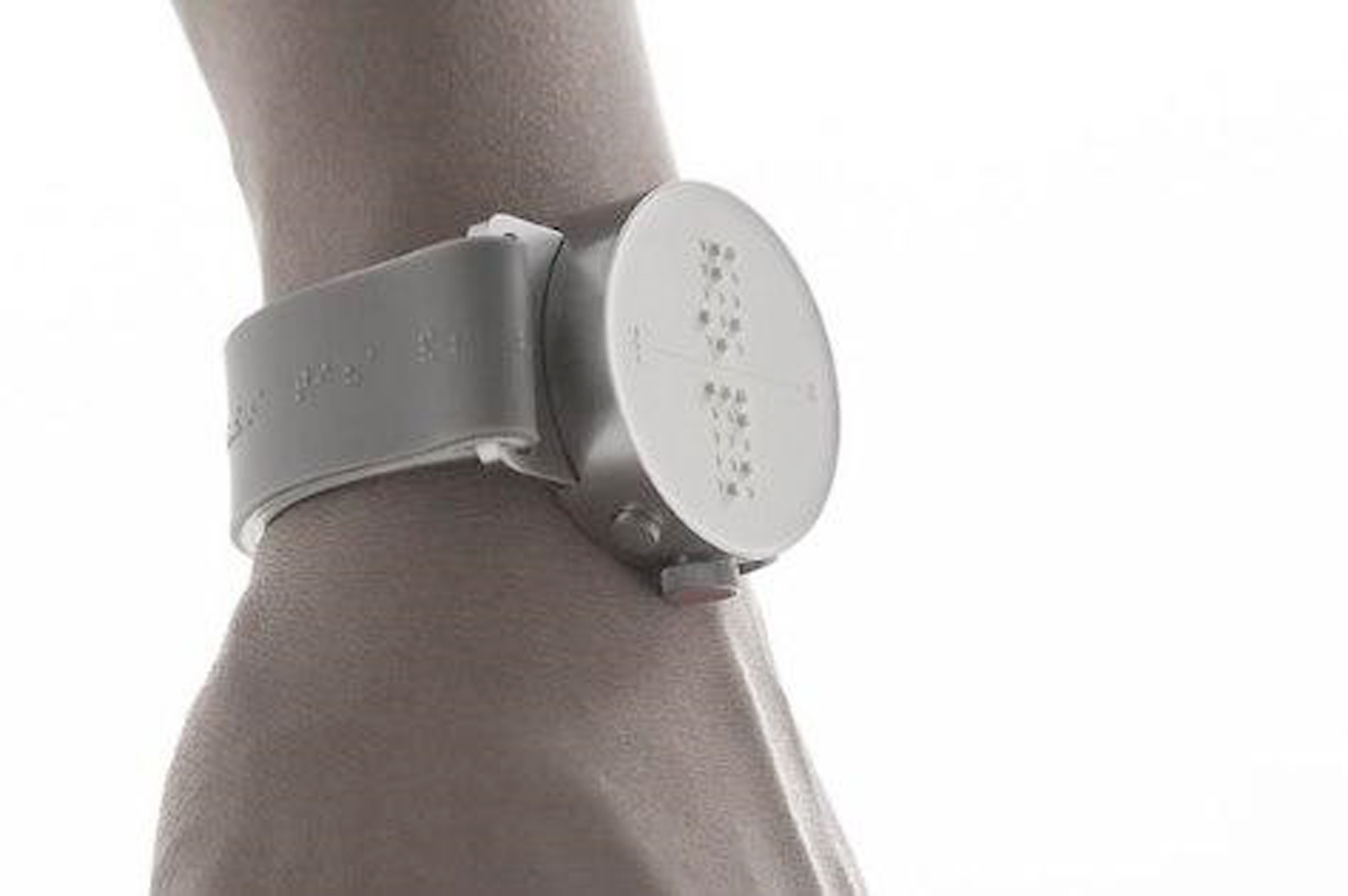 Non vedenti: arriva l’orologio intelligente che comunica in Braille - Fatti di Bio