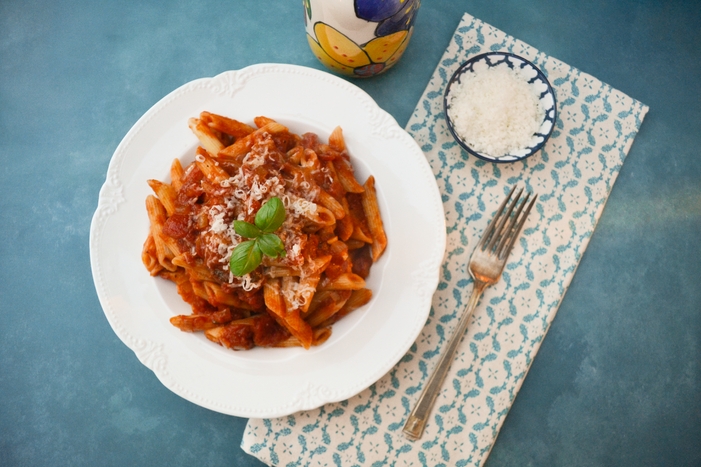 Best Tomato and Basil Pasta Sauce - Tinned Tomatoes
