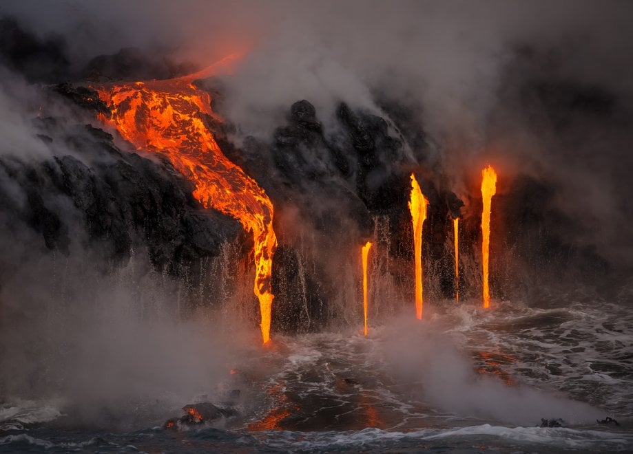 Hawaii, scatti dall'inferno: lo spettacolo della colata lavica - Repubblica.it