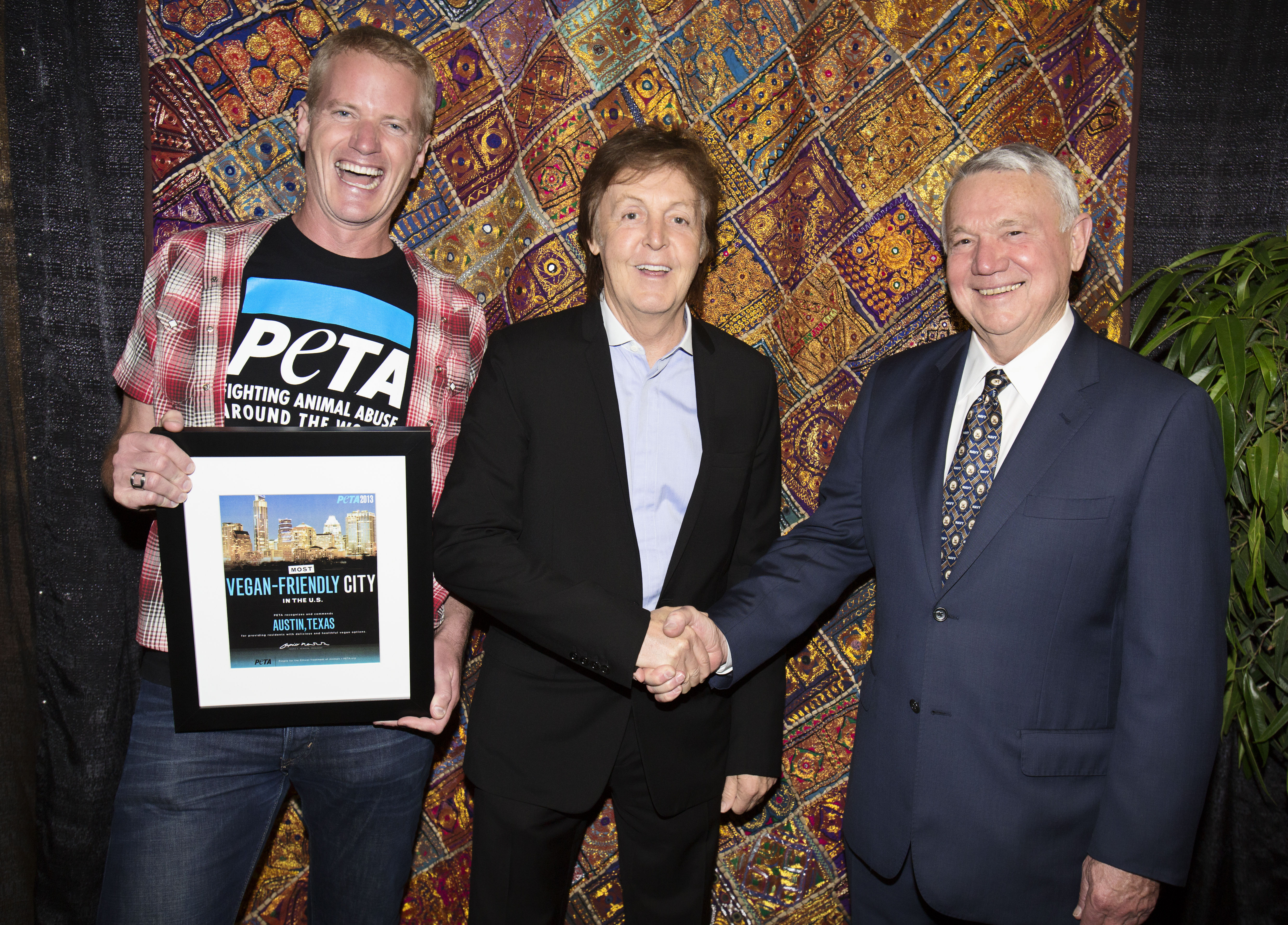 Paul McCartney honra a la ciudad más amigable al veganismo de PETA | Blog | PETA Latino