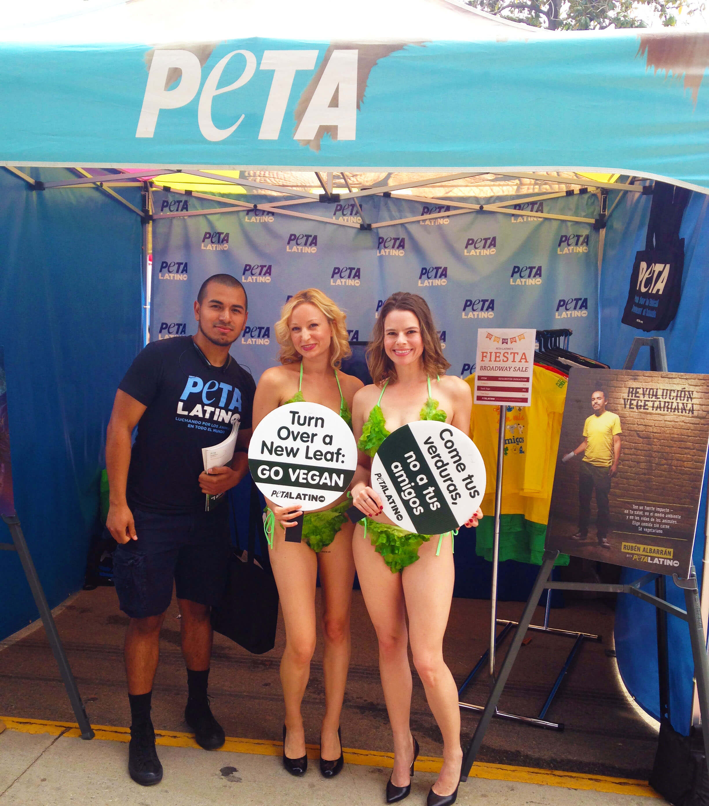 Sexy 'Lettuce Ladies' Celebrate Vegan Food at Fiesta Broadway 2016 | Blog | PETA Latino