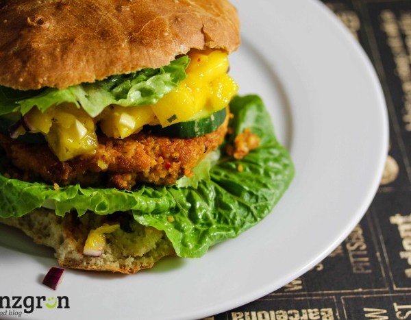 Couscous-Patty Burger mit Mango Chutney | minzgrün