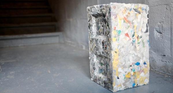 Ladrillos de desechos reciclados para la construcción de casas ecológicas