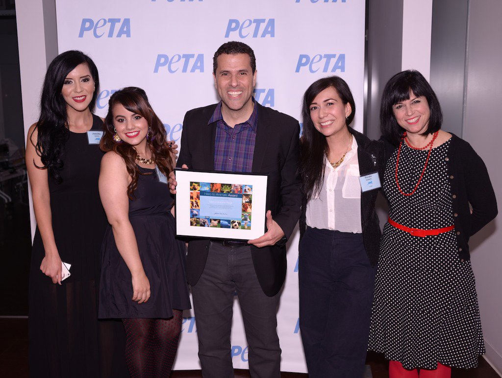 Marco Antonio Regil Wins PETA's Hero to Animals Award | Blog | PETA Latino