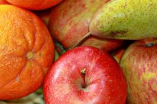 La mitad de la fruta que consumimos contiene restos de pesticidas