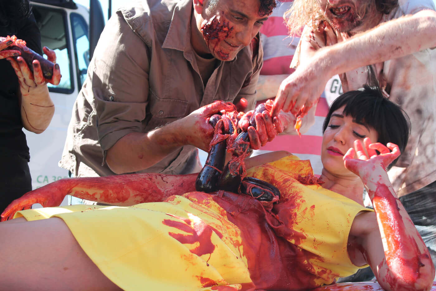 Passersby Are Horrified as ‘Zombies’ Feast on ‘Human Flesh’ on the Hollywood Walk of Fame (Photos) | Blog | PETA Latino