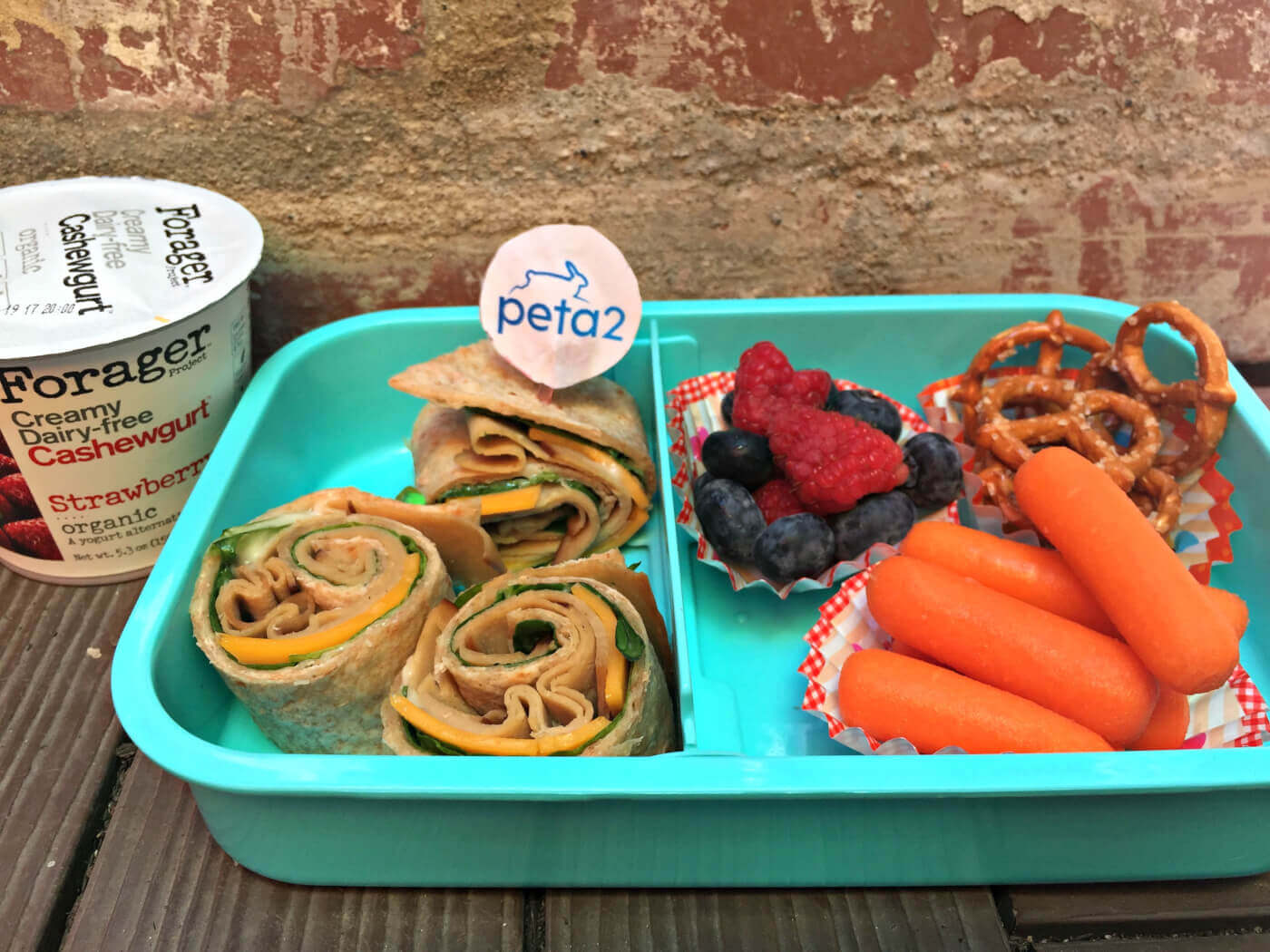 5 Cheap Vegan Lunches to Take to School or Work This Week | Blog | PETA Latino