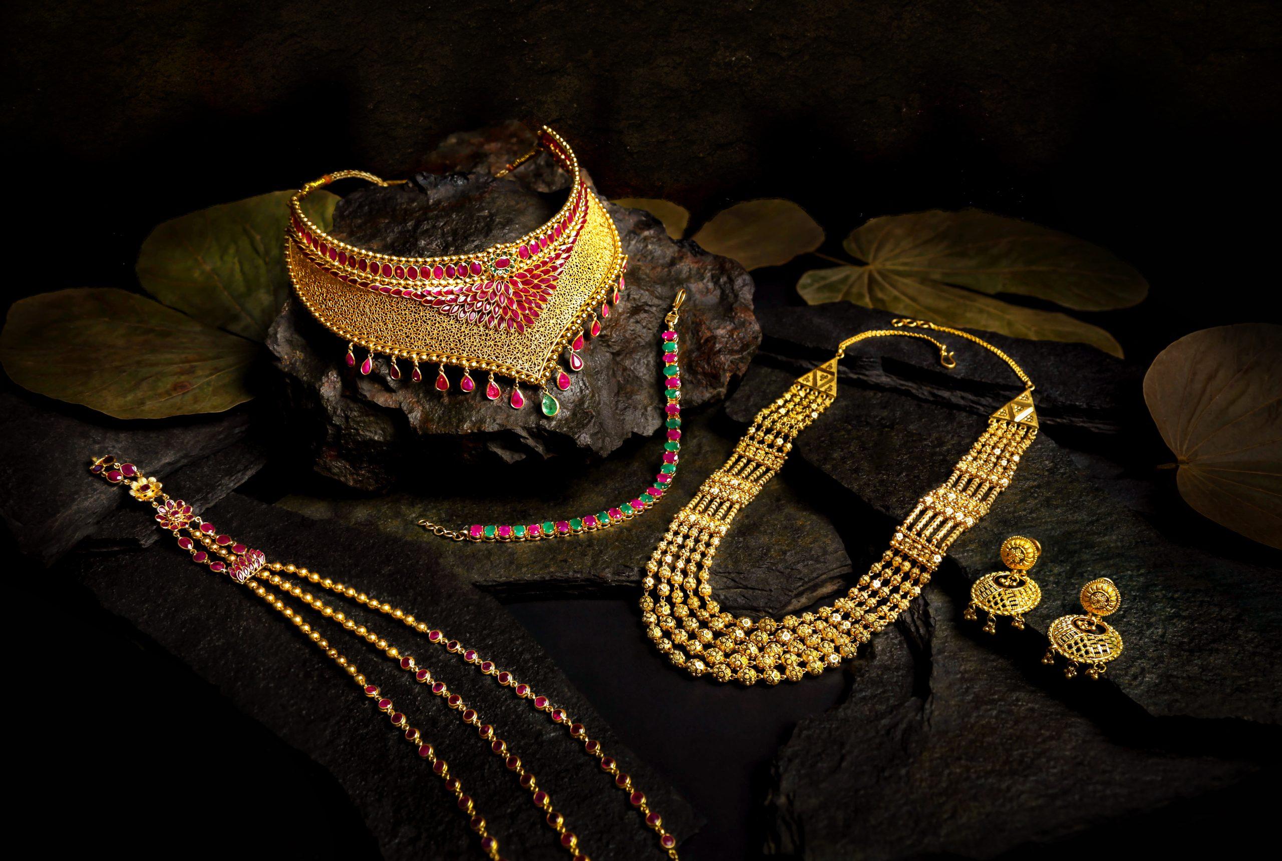 Secrets of Success: How Handmade Gold Jewelry Manufacturers Master the Art of Elegance